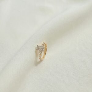 טבעת רדיאן עם שיבוץ יהלומי טיפה