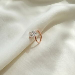 טבעת סוליטר משובצת יהלום רדיאן