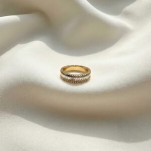 טבעת אינפניטי בשיבוץ יהלומי באגט ויהלומים עגולים