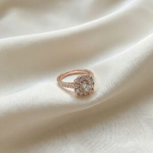 טבעת זהב עגולה משובצת יהלומים