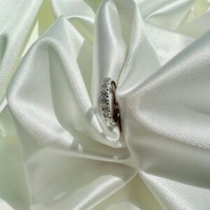 טבעת שורה בשיבוץ יהלומים עגולים